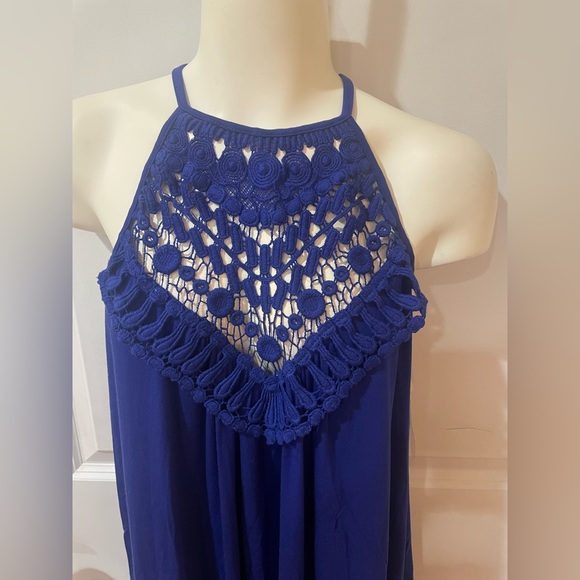 Crochet lace halter tank - Picture 4 of 8